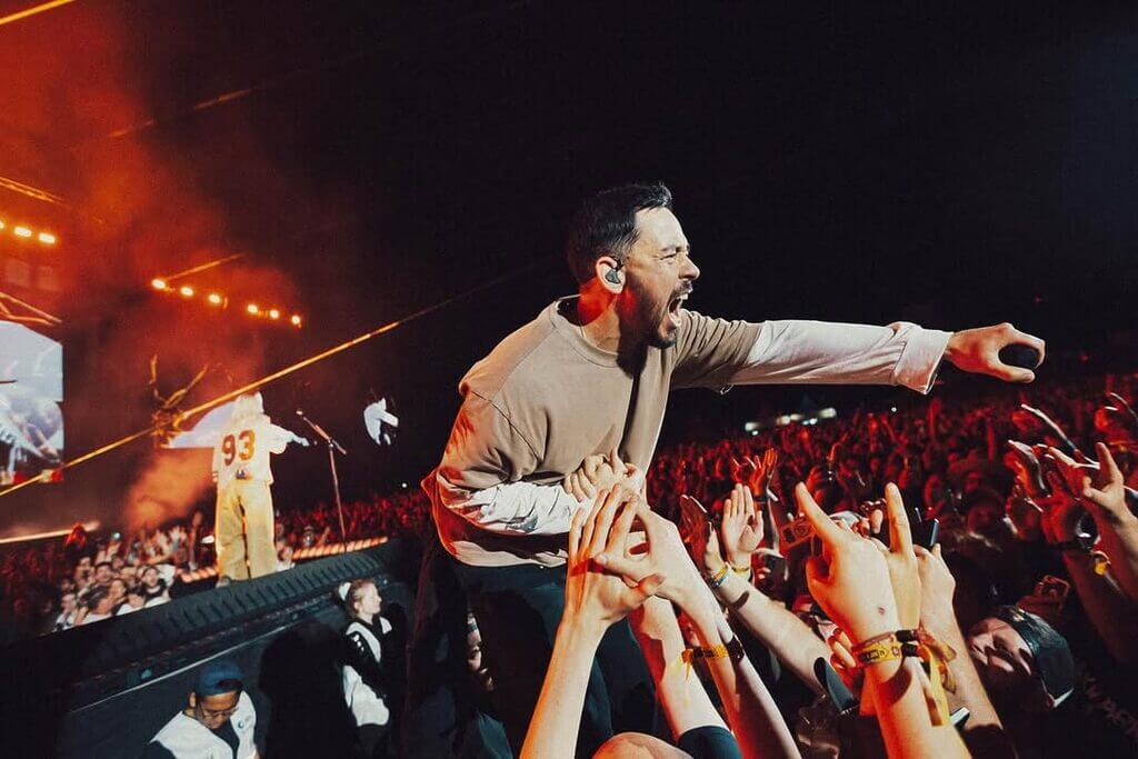 Mike Shinoda do Linkin Park em show