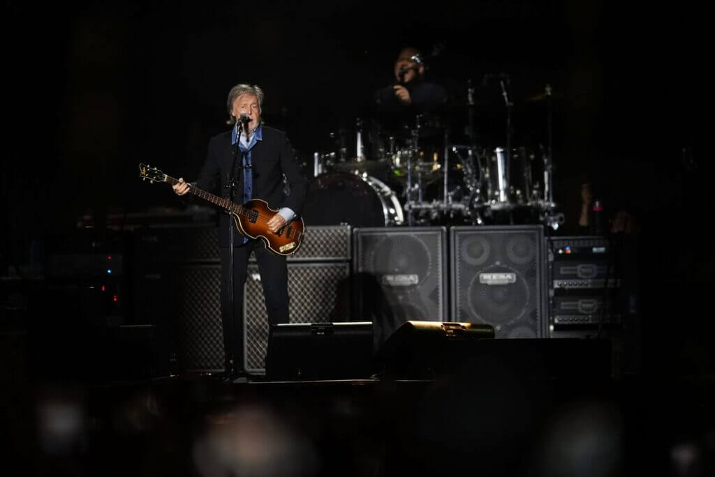 Paul subiu ao palco na turnê "Got Back" cantando “Can’t Buy Me Love” (Foto: Lucas Amorelli, DC)