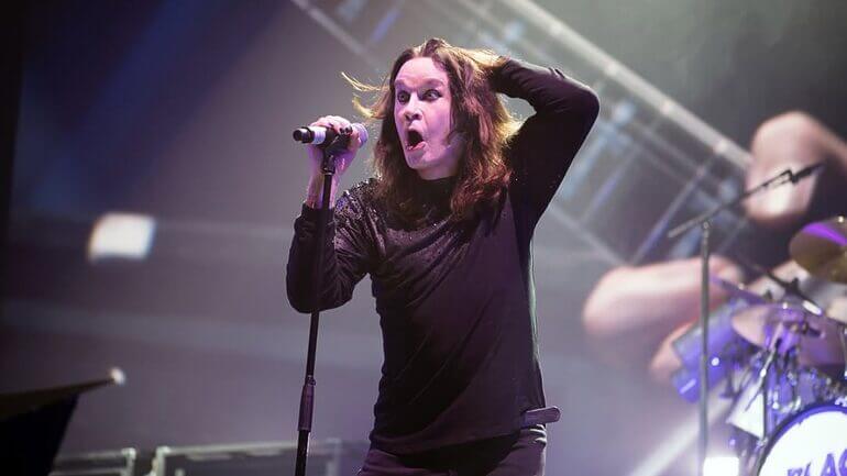 Ozzy osbourne se apresentando