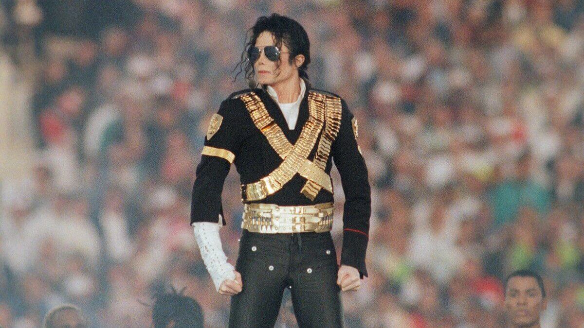 Quais são os álbuns e músicas lançados após a morte de Michael Jackson