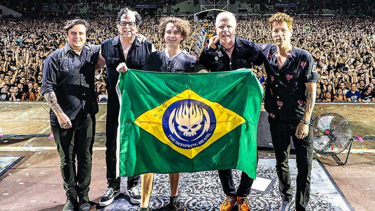 Com cenas gravadas em bar brasileiro, The Offspring lança clipe de “Come to Brazil”