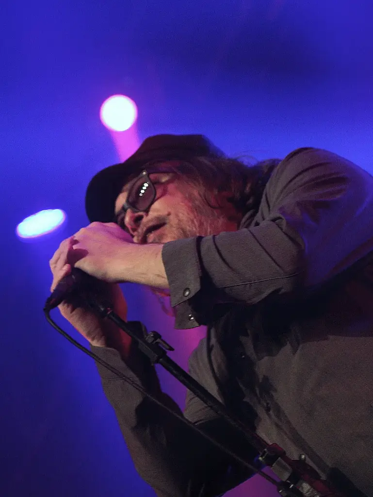 Beto Bruno, o vocalista, já foi integrante do grupo Malvados Azuis. (Foto: Reprodução redes sociais)