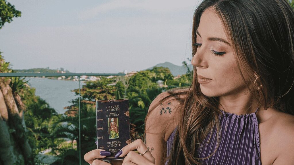 Quem é Chay Ribeiro? Conheça a taróloga e astróloga do Programa das Minas