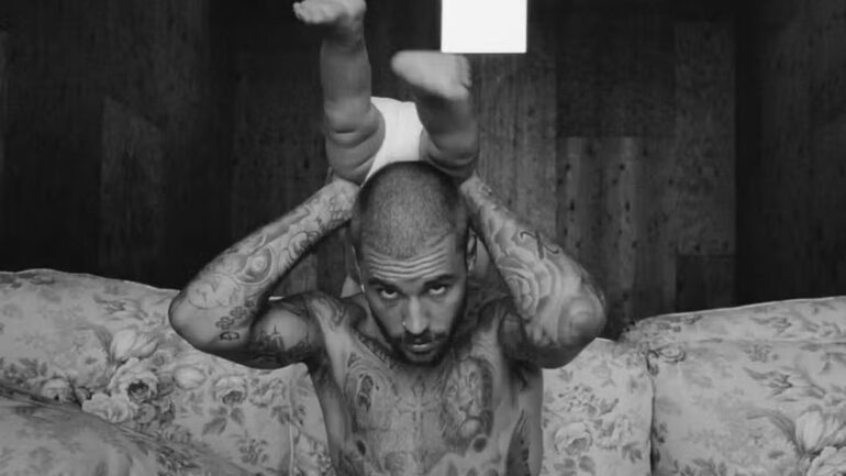 Justin Bieber em foto de divulgação do álbum 'Swag' — Foto: Divulgação