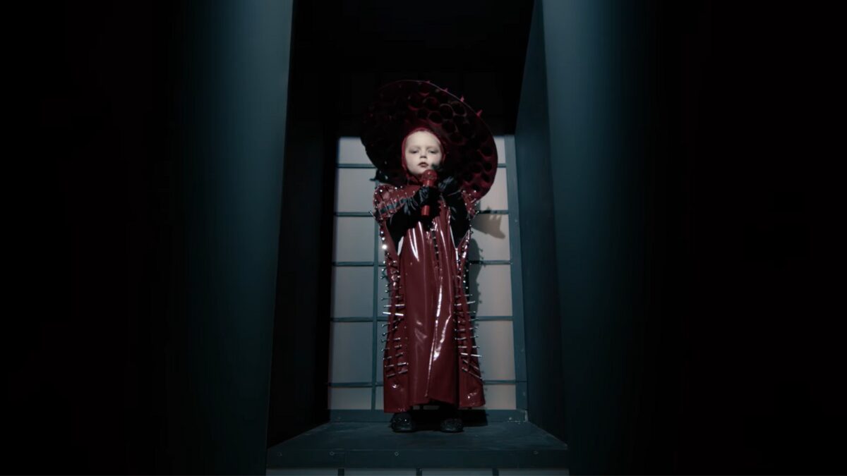 Fã de 4 anos recria clipe de “Abracadabra” e ganha comentário de Lady Gaga