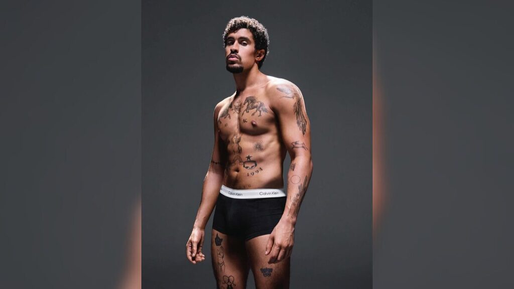Bad Bunny estrelou uma campanha global para a Calvin Klein em 2025 (Foto: Reprodução, Redes Sociais)