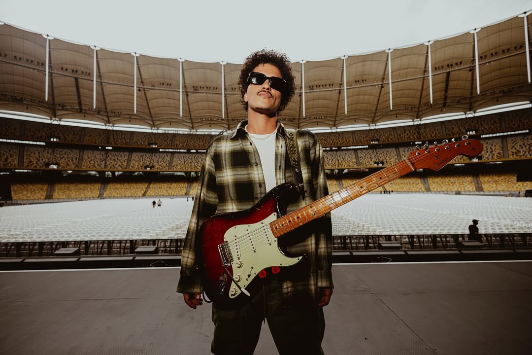 Bruno Mars brinca sobre os rumores de dívida milionária