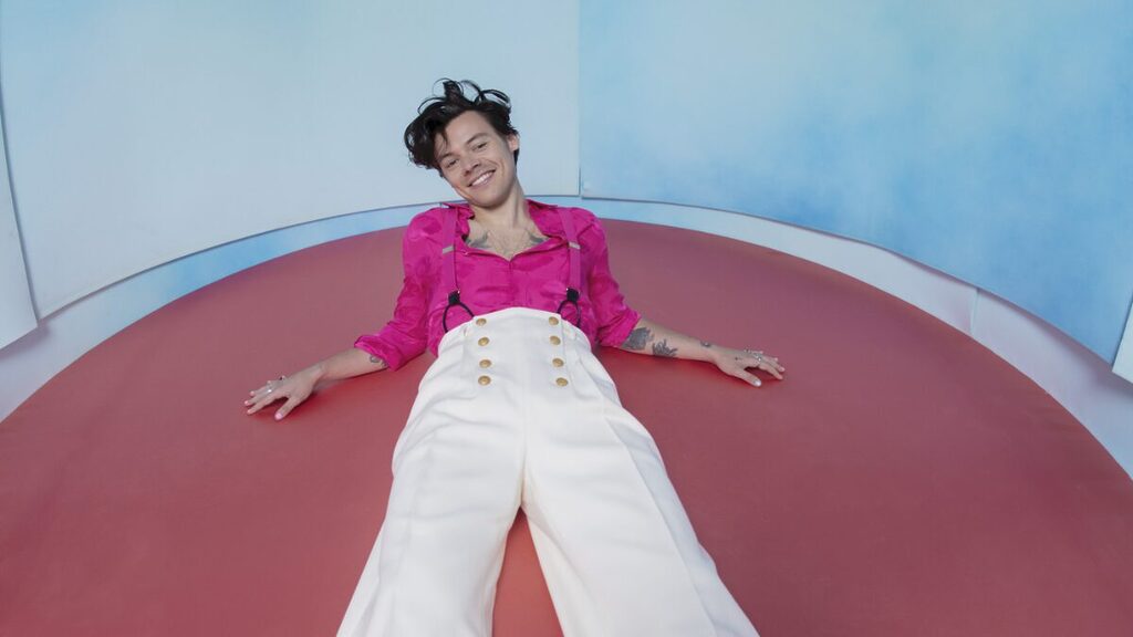 O hit “Watermelon Sugar”, de 2020, garantiu ao cantor o Grammy de Melhor Performance Pop Solo. (Foto: Divulgação, Harry Styles)