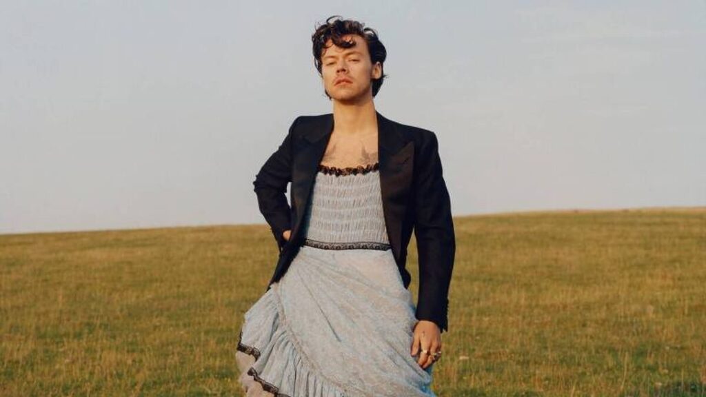  Ícone fashion, Styles ficou conhecido por romper barreiras de gênero na moda, apostando em visuais ousados. (Foto: Divulgação, Harry Styles)