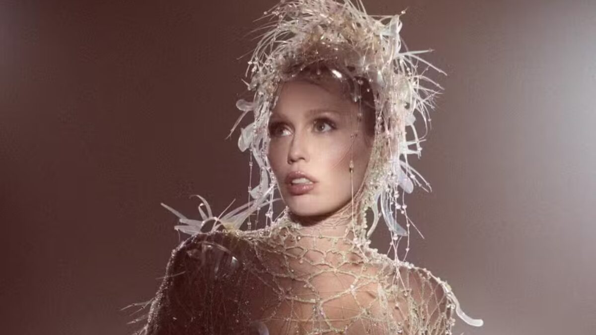 Miley Cyrus revela o que pensa sobre sair em turnê agora