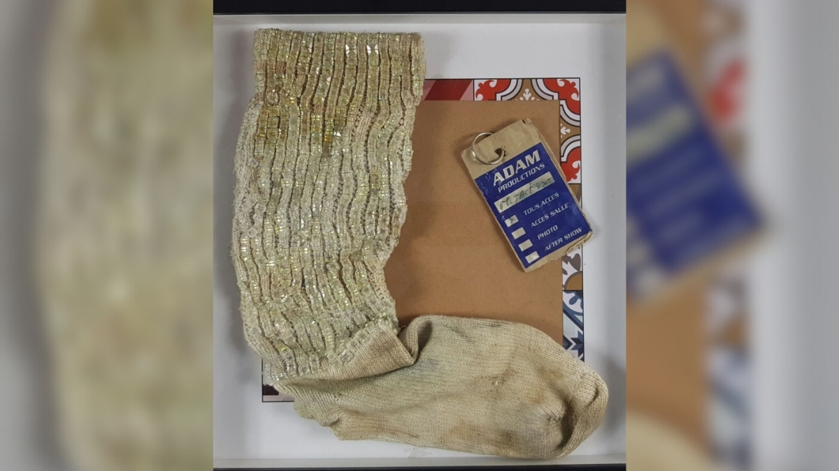 Meia de Michael Jackson é leiloada por mais de R$ 44 mil