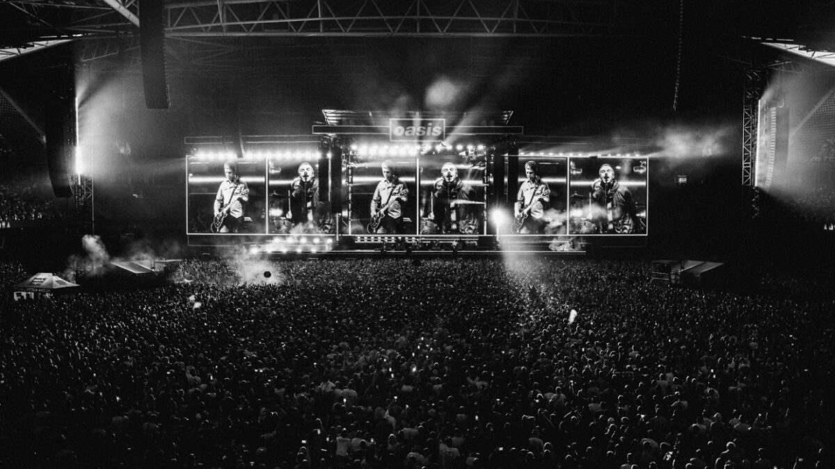 Oasis lança música ao vivo gravada no show de retorno