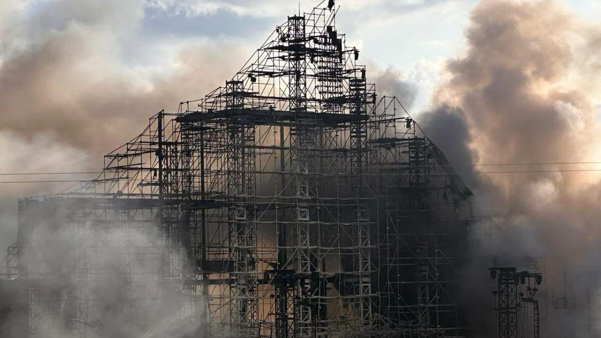 Fotos mostram como ficou palco da Tomorrowland após incêndio e festival fala sobre programação