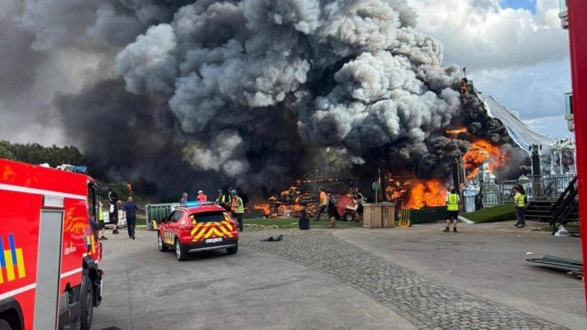 Palco principal do Tomorrowland é atingido por incêndio na Bélgica