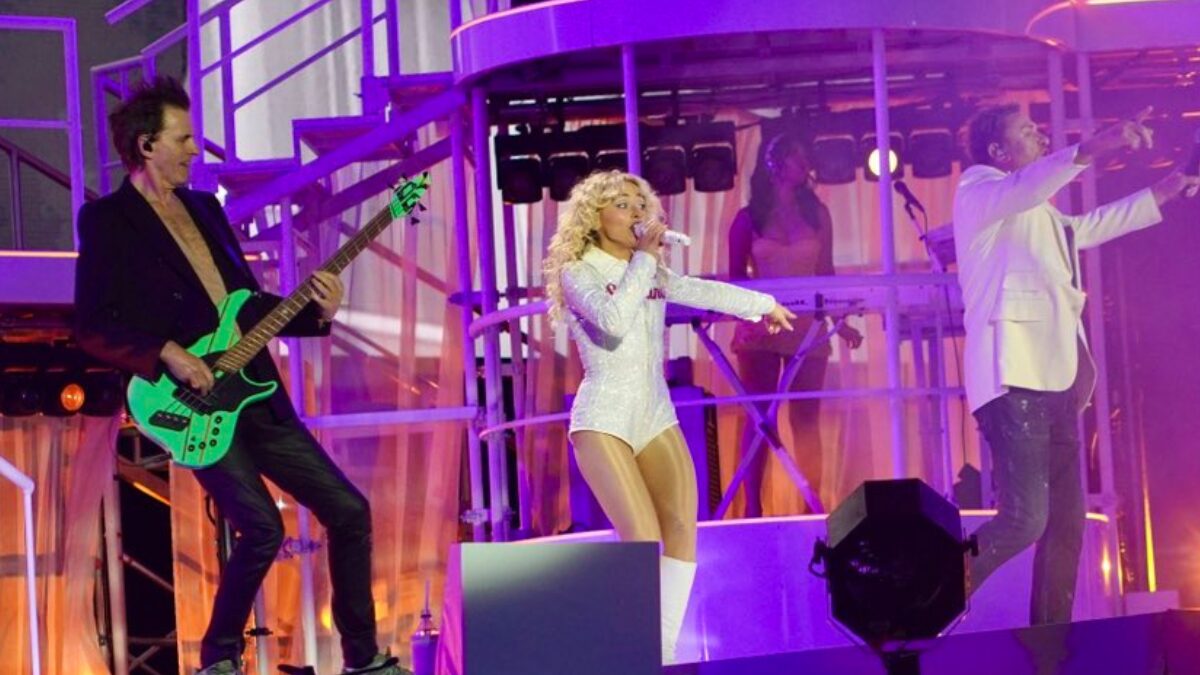 VÍDEO: Sabrina Carpenter canta com Duran Duran durante show em Londres; assista 