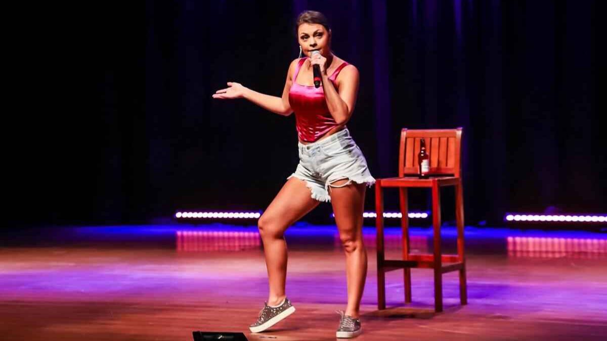 Stand-up: Bruna Louise estreia novo espetáculo em Chapecó 