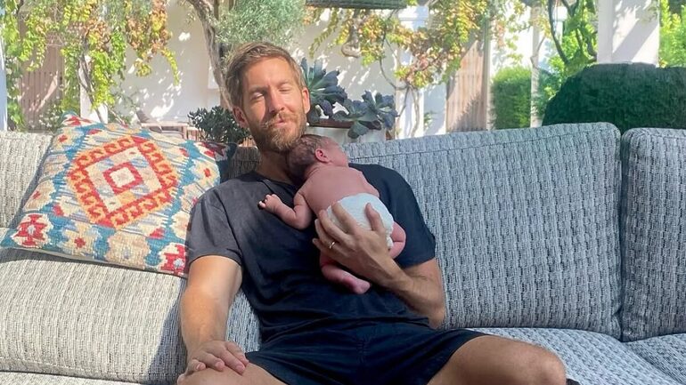 "No dia 20 de julho, nosso menino chegou," diz a legenda de Calvin (Foto: Reprodução, Redes Sociais)