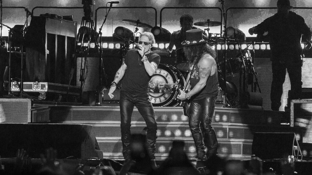 Para finalizar, a banda tocou o single "Paradise City" (Foto: Guns N' Roses)