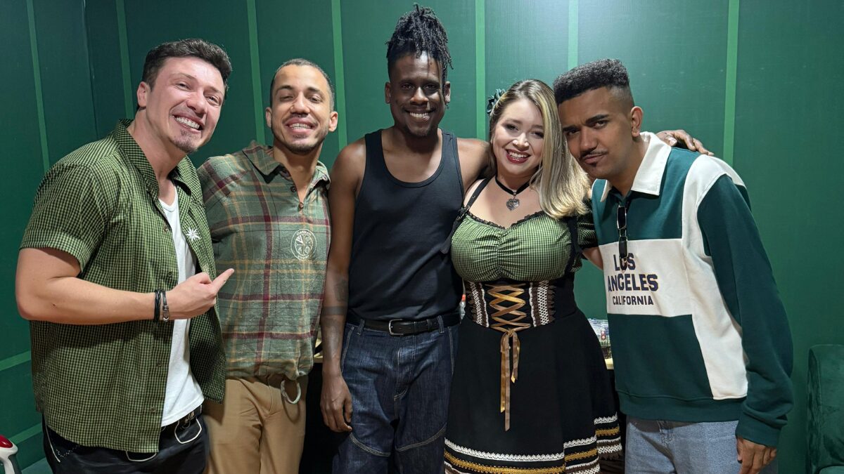 Exclusivo: Atlântida Blumenau entrevista Os Garotin no primeiro sábado de Camarote Spaten da Oktoberfest 2025 