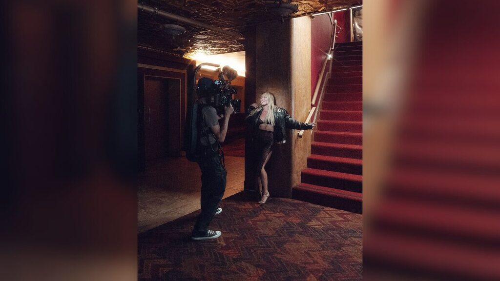  Hilary começou sua carreira na infância ao estrelar a série do Disney Channel "Lizzie McGuire" (Foto: Reprodução/Redes Sociais)