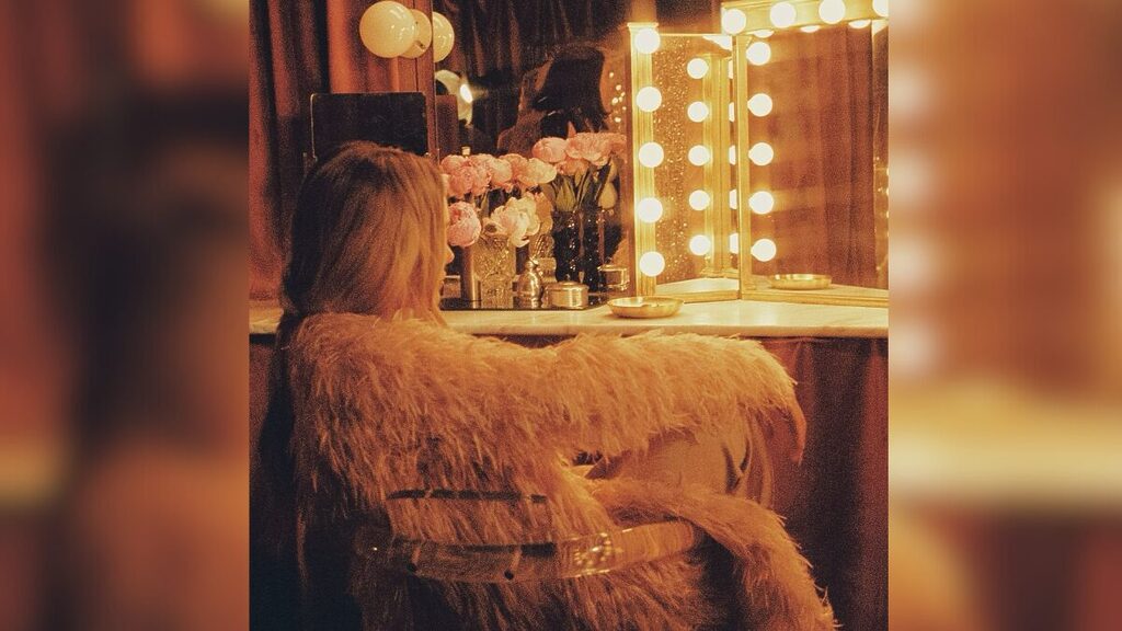  Hilary compartilhou bastidores da gravação do clipe de "Mature" por meio de seu Instagram (Foto: Reprodução/Redes Sociais)