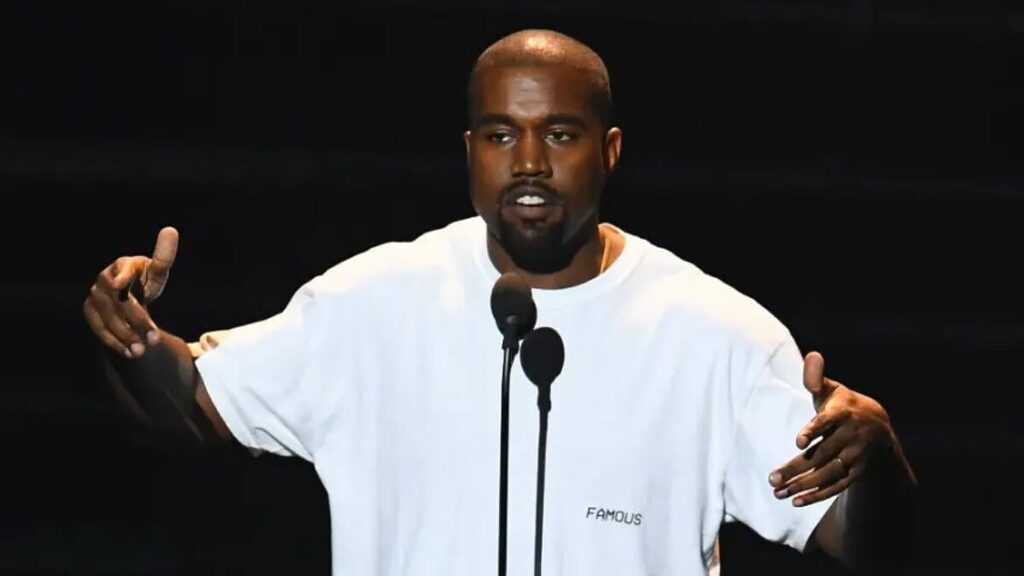 Kanye West acumula polêmicas desde 2022, após declarações antissemitas e elogios a Adolf Hitler em entrevistas (Foto: Reprodução/Redes sociais)