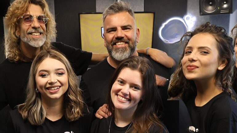 Desprogramados e Programa das Minas são destaque na programação. (Foto: Reprodução)