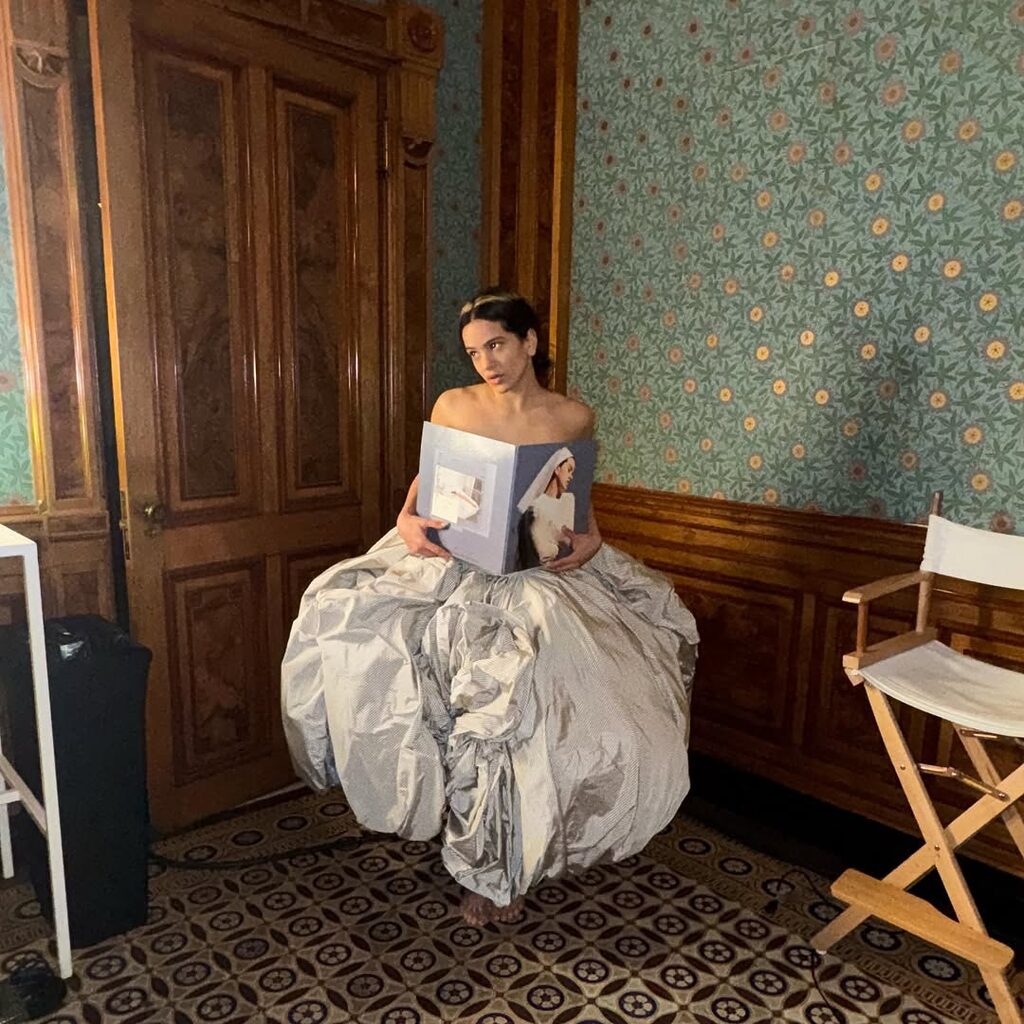 Rosalía anuncia show no Rio de Janeiro em agosto de 2026