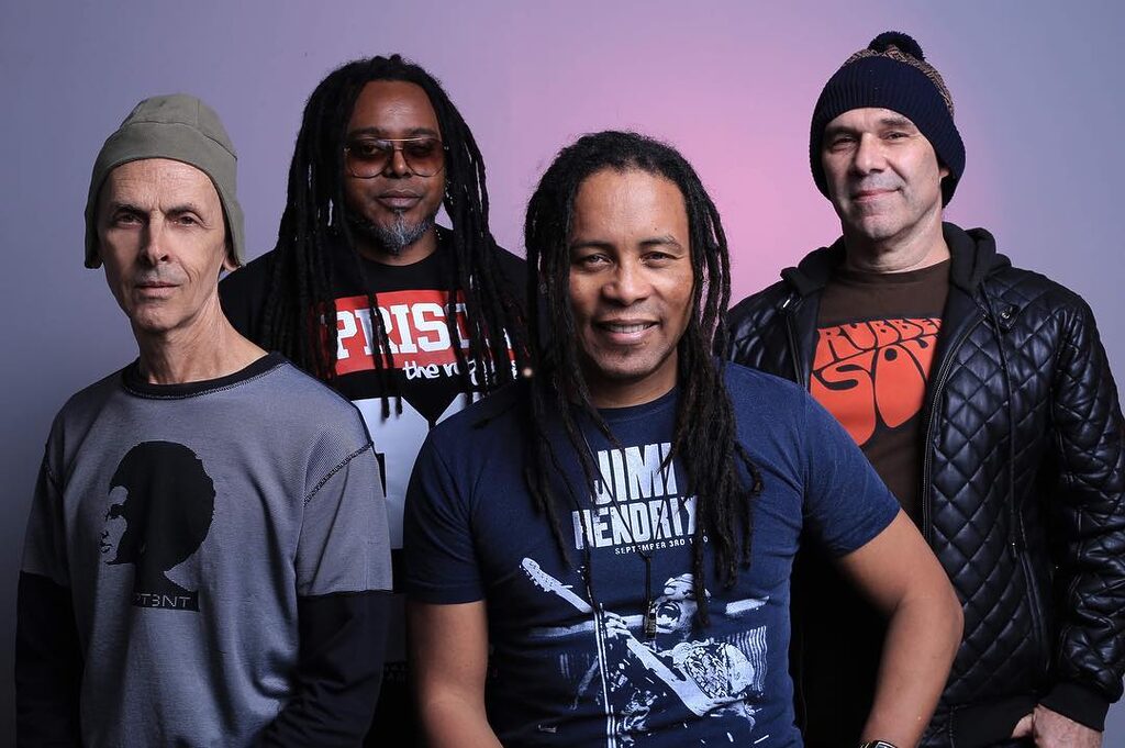 Samuel Rosa e Papas da Língua se apresentam no Stage Music Park neste sábado