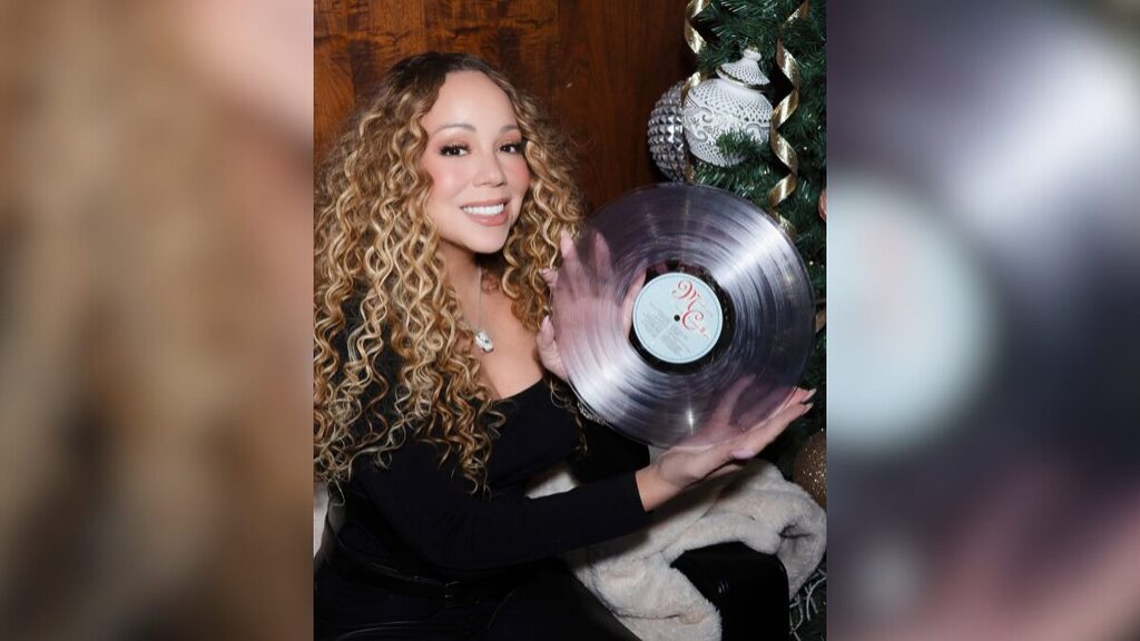 A faixa faz parte do álbum Merry Christmas (1994), o quarto trabalho de estúdio de Mariah (Foto: Reprodução/Redes Sociais)