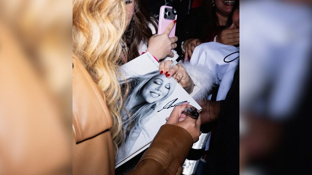 A música tornou-se o single natalino mais vendido de todos os tempos, e alcançou o topo em mais de 20 países (Foto: Reprodução/Redes Sociais)