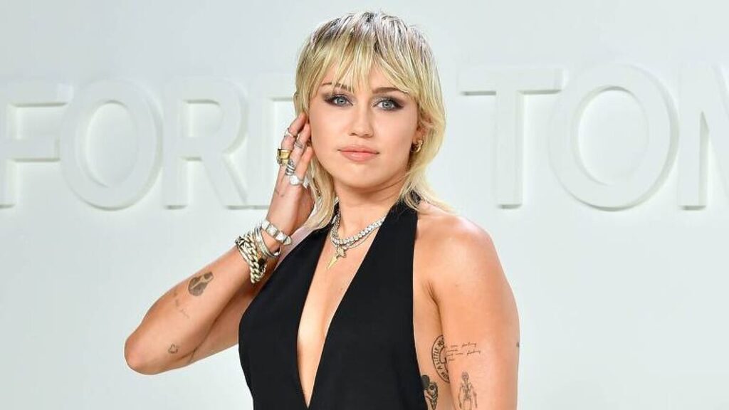 Miley Cyrus anuncia noivado com Maxx Morando
