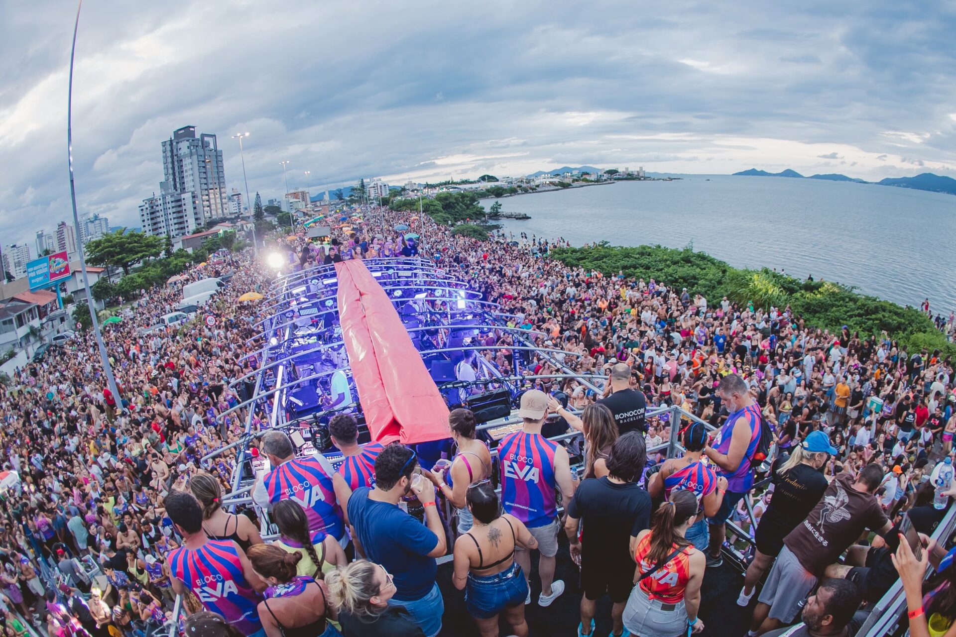 Pré-Carnaval Floripa acontece na beira-mar continental com atrações nacionais e entrada gratuita 