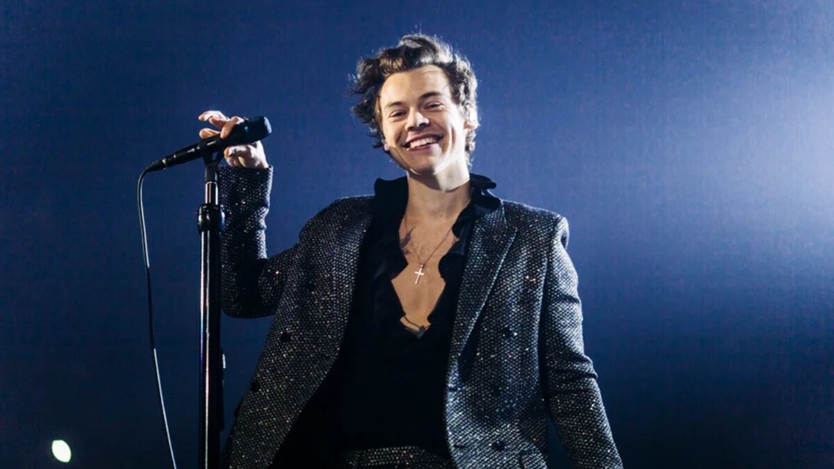 O novo álbum de Harry Styles, ‘Kiss All the Time. Disco, Occasionally.’, tem lançamento previsto para março