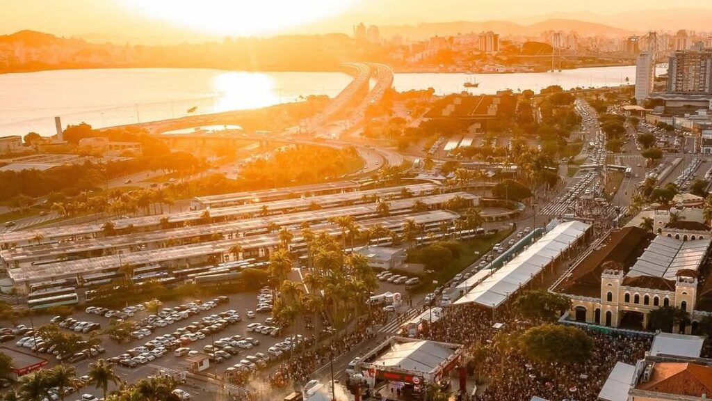 Em 2026, nove arenas do Carnaval de Rua serão espalhadas pela capital catarinense (Foto: Divulgação/@sigacarnavalfloripa)