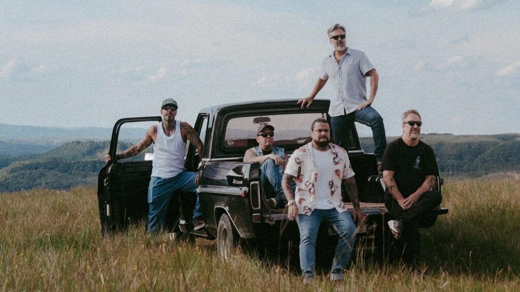 A faixa-título “Rádio Love Nacional” ganhou um clipe gravado em Florianópolis (Foto: Divulgação/Jorge Daux)