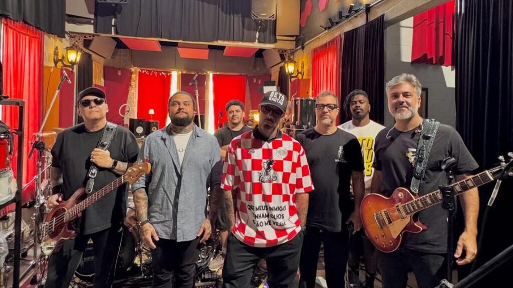 Detonautas lança "Rádio Love Nacional" com clipe em Floripa