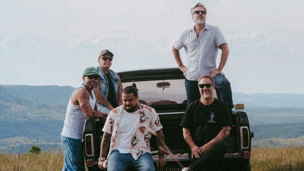 Detonautas lança "Rádio Love Nacional" com clipe em Floripa