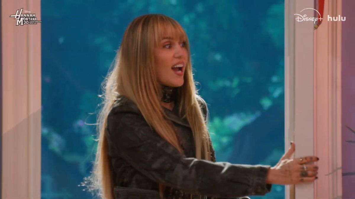 Miley Cyrus aparece como “Hannah Montana” em 1º trailer do especial de 20 anos da série