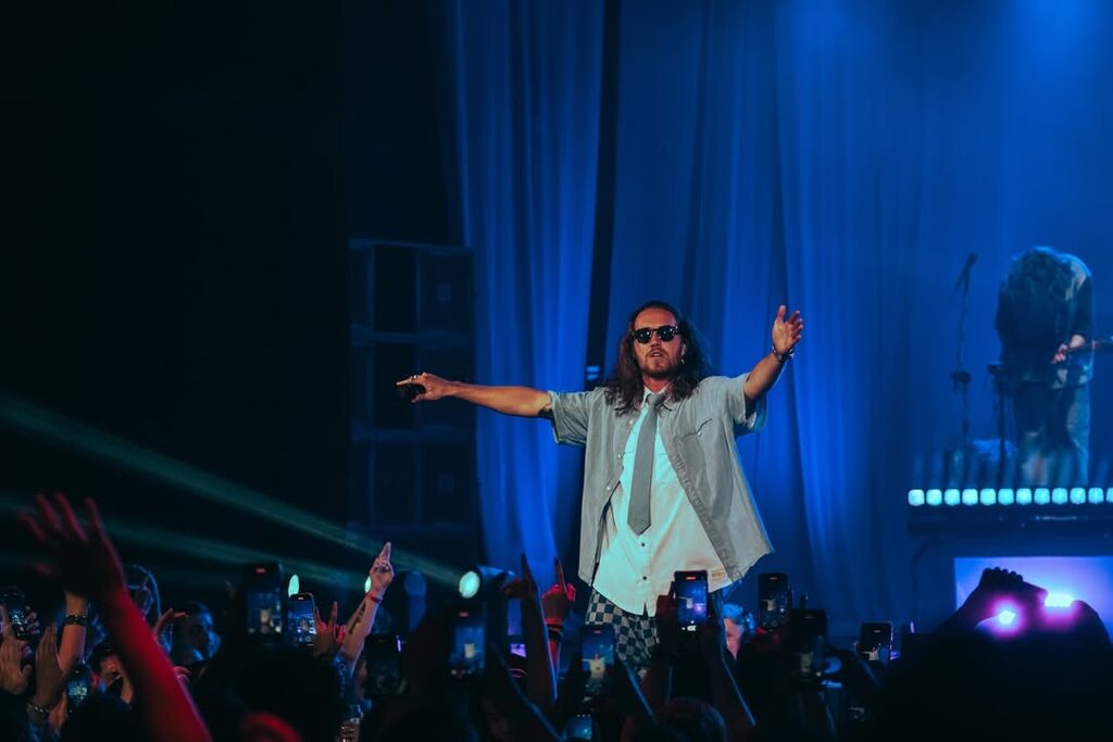 Vitor Kley lançou em abril de 2025 o álbum "As Pequenas Grandes Coisas"