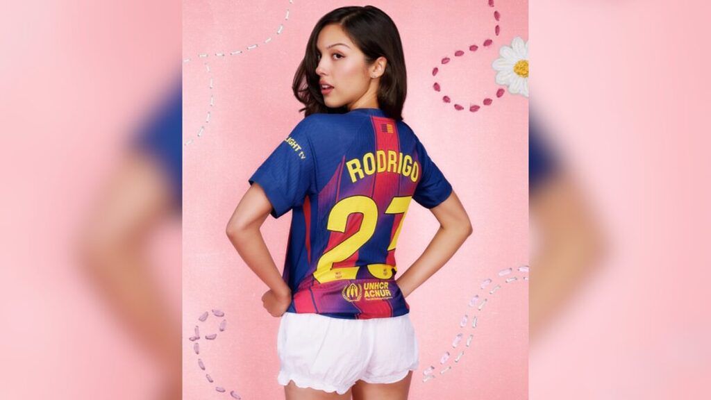 A edição especial da camiseta que foi disponibilizada para venda já está esgotada no site oficial (Foto: Divulgação/LALIGA)