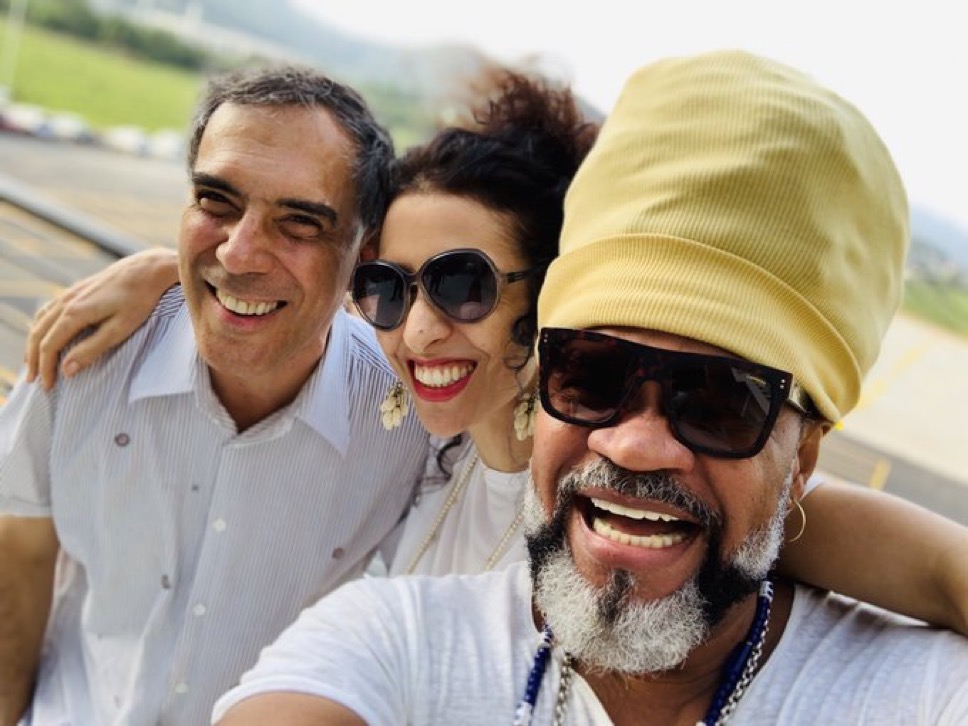 Grupo reunido em são José/ Florianópolis, durante a Tribalistas Tour. (Foto: Divulgação, Redes Sociais)