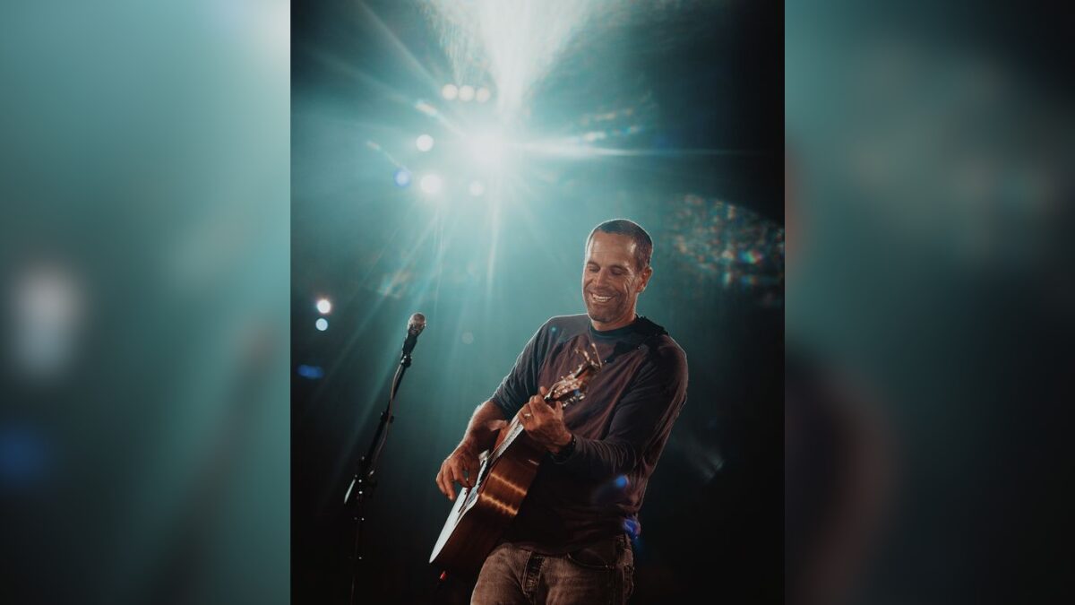 A turnê SURFILMUSIC acontece em três cidades do Brasil em 2027 (Foto: Divulgação/ Tahnei Roys)