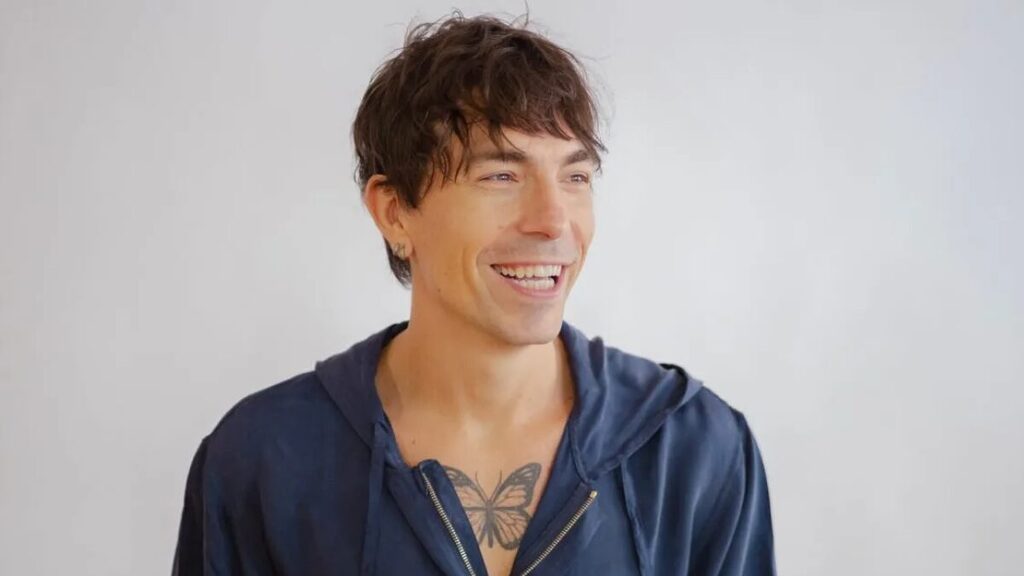 Primeiro álbum de estúdio da banda desde 2021, Without Surrender reúne 14 faixas e participações de artistas como Di Ferrero, HIRIE, Kabaka Pyramid, Maoli e Nick Hexum (Foto: Divulgação)