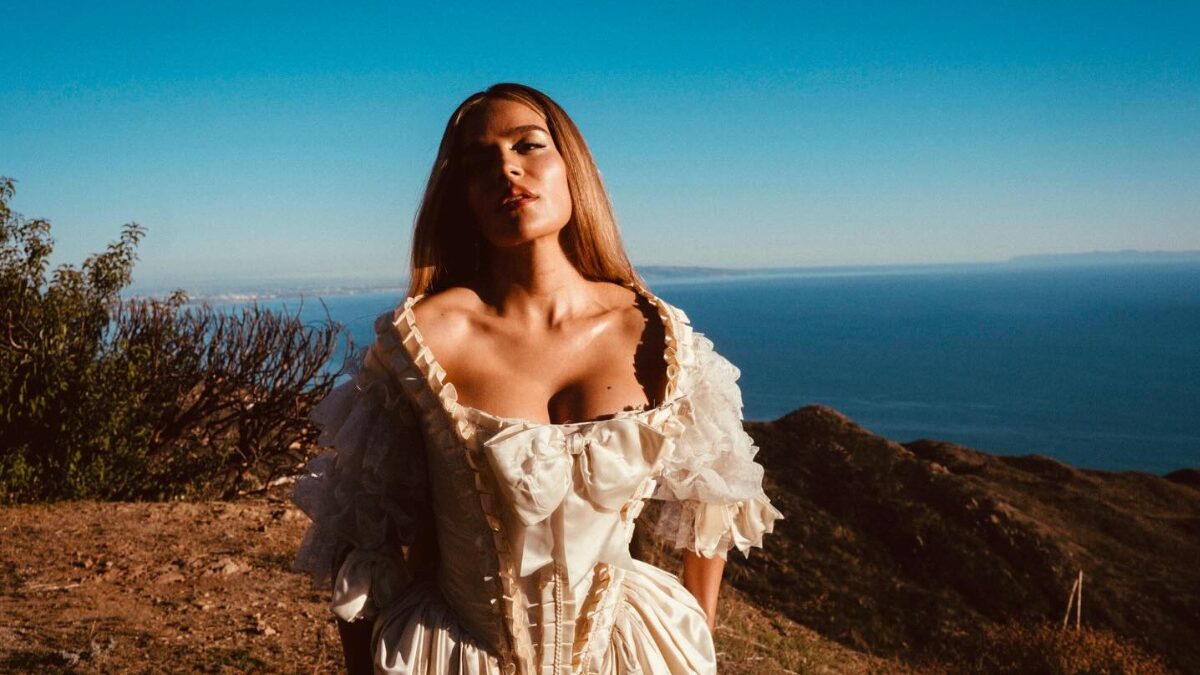 KAROL G anuncia “NO ME ARREPIENTO DE SENTIR TANTO”, seu sexto álbum de estúdio