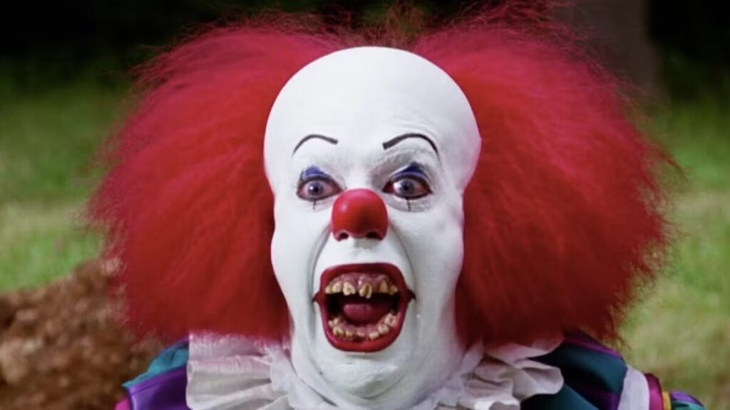 O ator e cantor britânico Tim Curry morreu aos 80 anos na noite de terça-feira, 25 de agosto de 2026, em sua casa em Los Angeles. A informação foi confirmada pelo portal de notícias TMZ. 